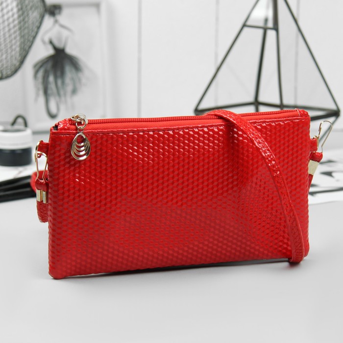 Клатч женский "Шик". отдел на молнии, длинный ремень, цвет красный