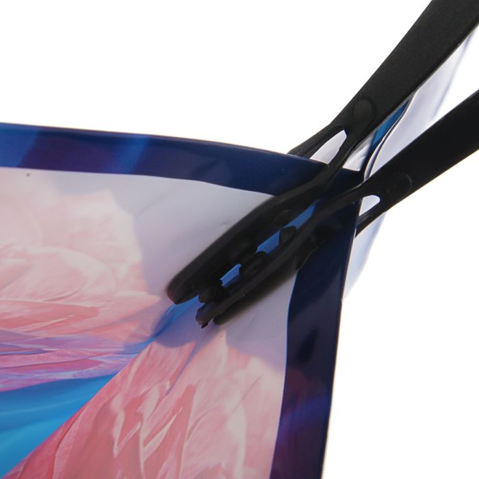 Пакет "Розы на синем", полиэтиленовый с пластиковой ручкой, 38 х 35 см, 110 мкм