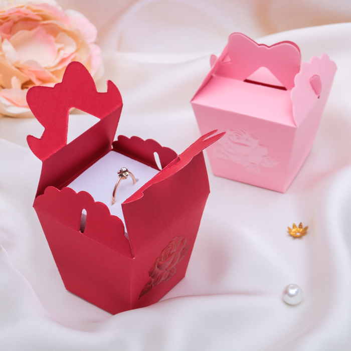 Коробочка подарочная под кольцо/серьги "Сюрприз с розой" 6*6*7,5, цвет МИКС