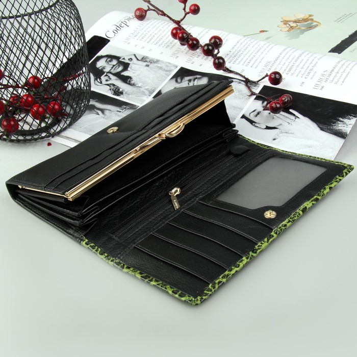 Кошелёк женский, 4 отдела, для карт, 2 отдела рамка, наружный карман, цвет зелёный