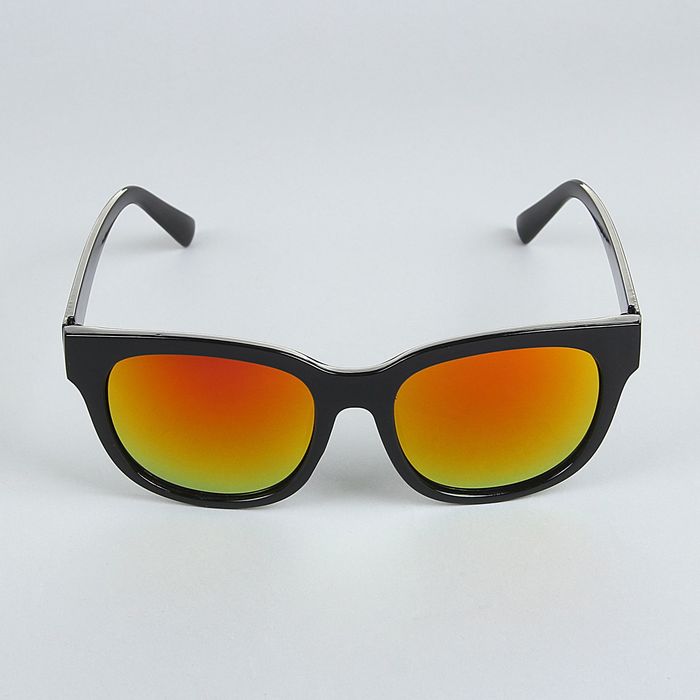 Очки солнцезащитные Wayfarer, оправа чёрная, дужки с треугольником, линзы радужные