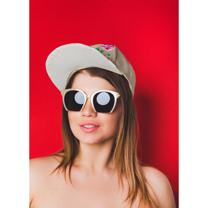 Очки солнцезащитные "Футуристические", оправа бежевая, дужки под золото, линзы чёрные