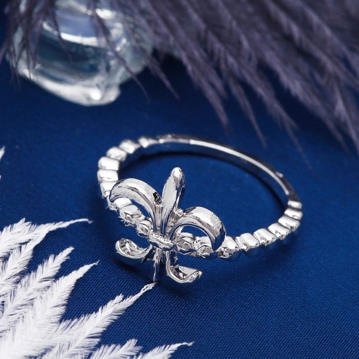 Кольцо "Королевская лилия", цвет серебро, размер 18