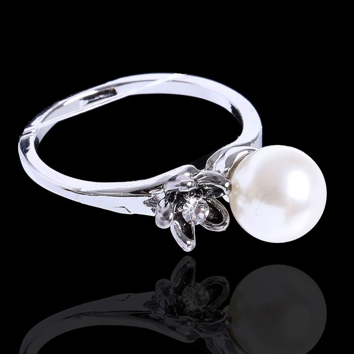 Кольцо "Жемчужина" цветок, цвет белый в серебре, размер 18
