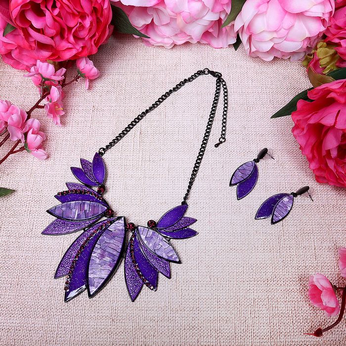 Набор 2 предмета: серьги, колье "Каскад" листья, цвет фиолетовый в золоте