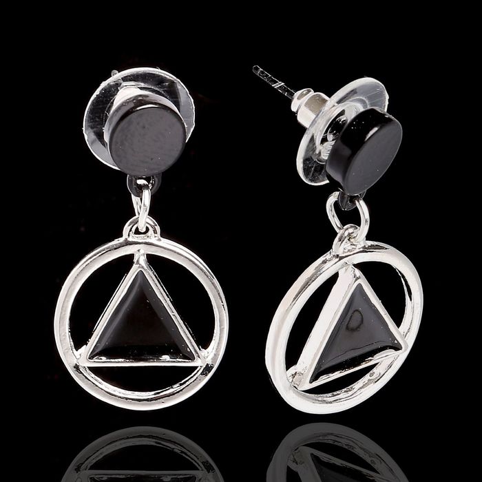 Серьги эмаль "Треугольник в круге", цвет чёрный в серебре