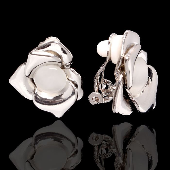 Клипсы "Цветок" роза утончённая, цвет белый в серебре