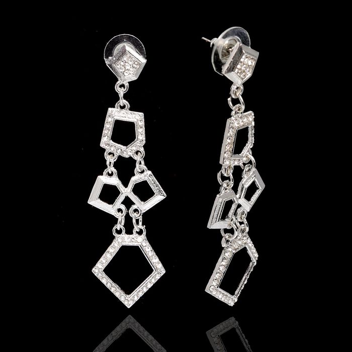 Серьги висячие со стразами "Геометрия", цвет белый в серебре