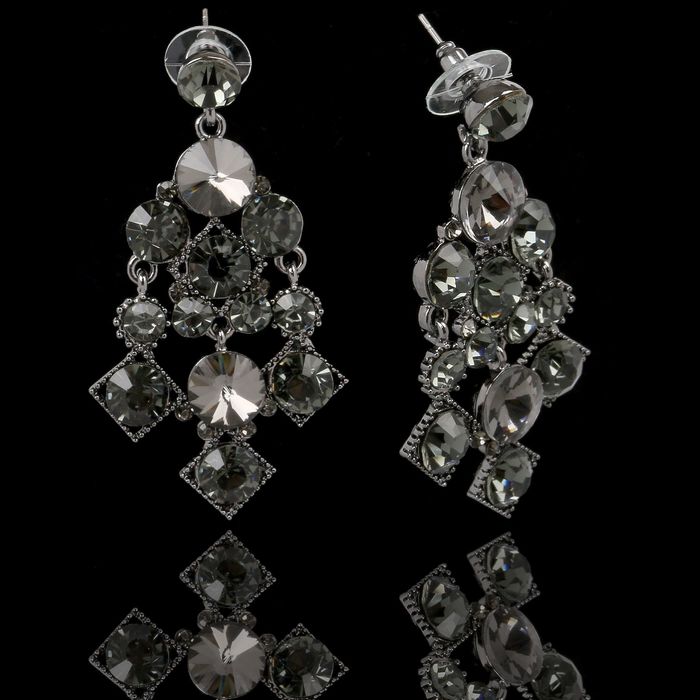 Серьги висячие со стразами "Королева бала", цвет серый в чёрном металле