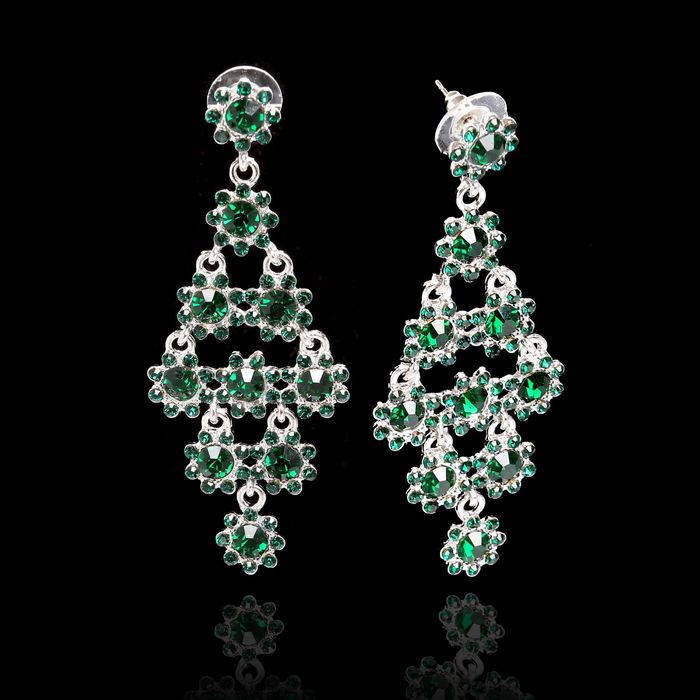 Серьги висячие со стразами "Ромб" цветочный, цвет зелёный в серебре