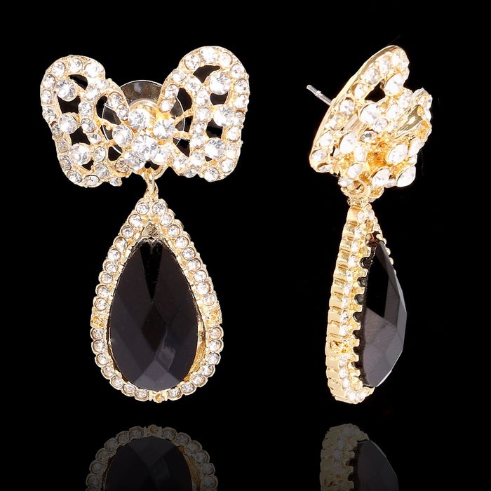 Серьги со стразами "Капля" с бантиком, цвет бело-чёрный в золоте