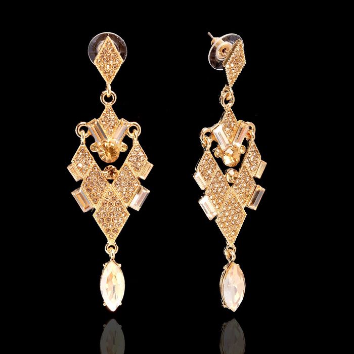 Серьги висячие со стразами "Очарование", цвет золотой