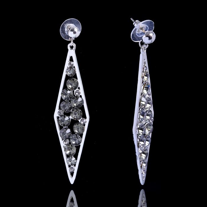 Серьги висячие со стразами "Ромбы" блеск, цвет серый в серебре