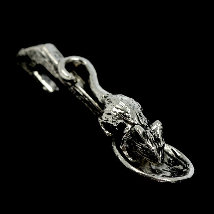 Сувенир кошельковый металл "Мышонок на ложке" 3х0,6 см