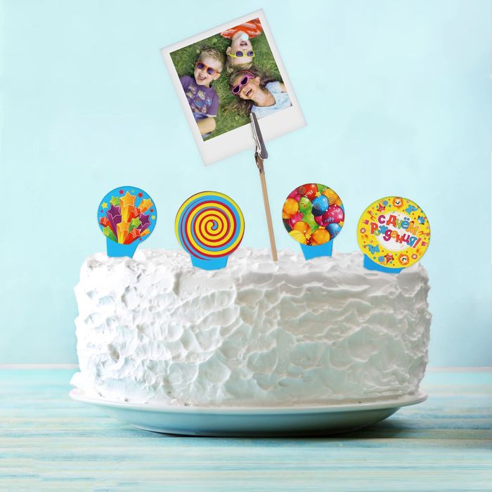 Набор топперов для торта "Поздравляем", 4 шпажки + держатель для фото