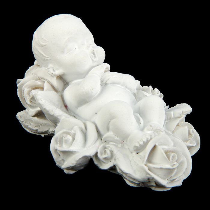 Сувенир полистоун "Ангелочек спящий в розах" МИКС 3,8х8,2х5,3 см