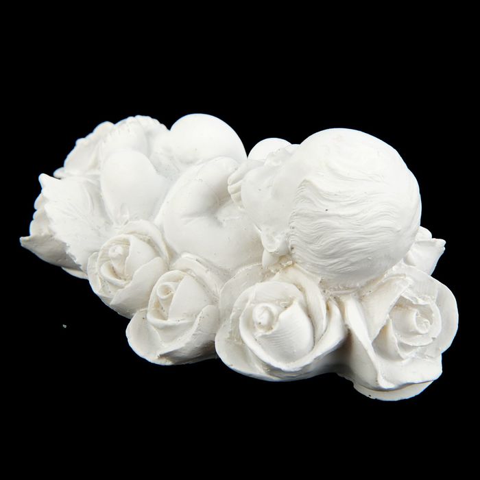 Сувенир полистоун "Ангелочек спящий в розах" МИКС 3,8х8,2х5,3 см