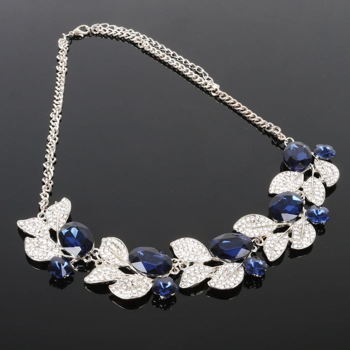 Колье "Цветущая ветвь", цвет сине-белый в серебре