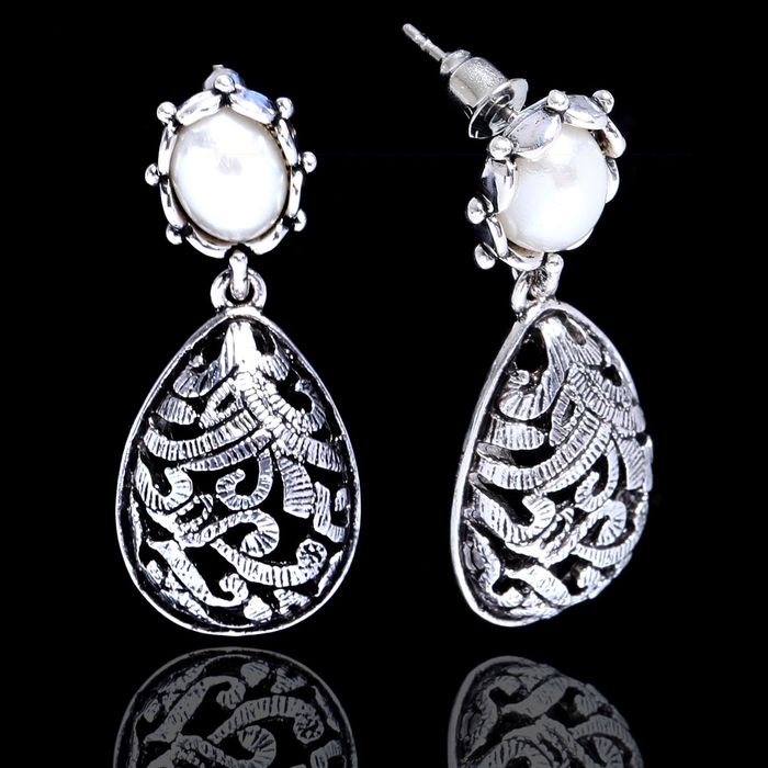 Серьги с жемчугом "Капля" с узорами, цвет белый в чернёном серебре