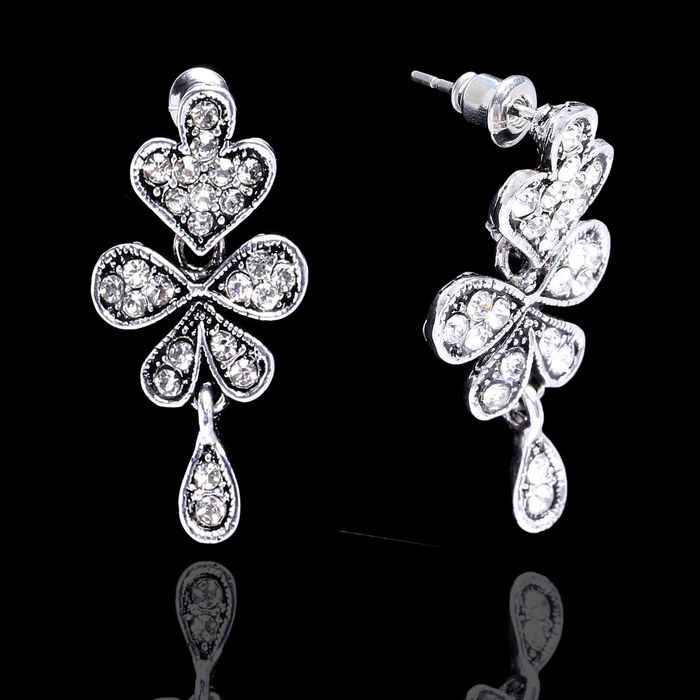 Серьги со стразами "Бабочка" ажур, цвет белый в чернёном серебре