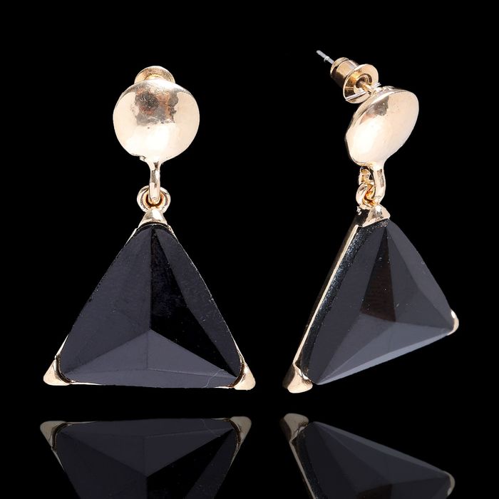 Серьги со стразами "Пирамида", цвет чёрный в золоте