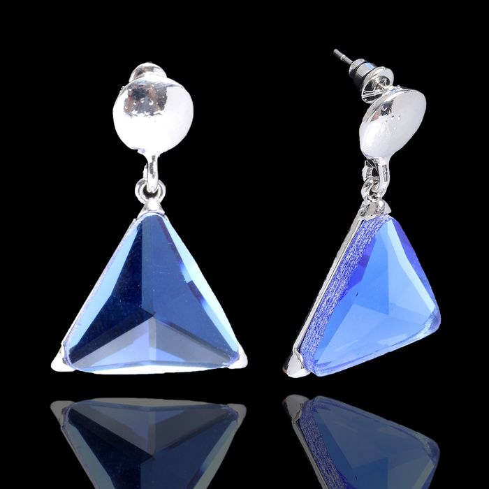 Серьги со стразами "Пирамида", цвет синий в серебре