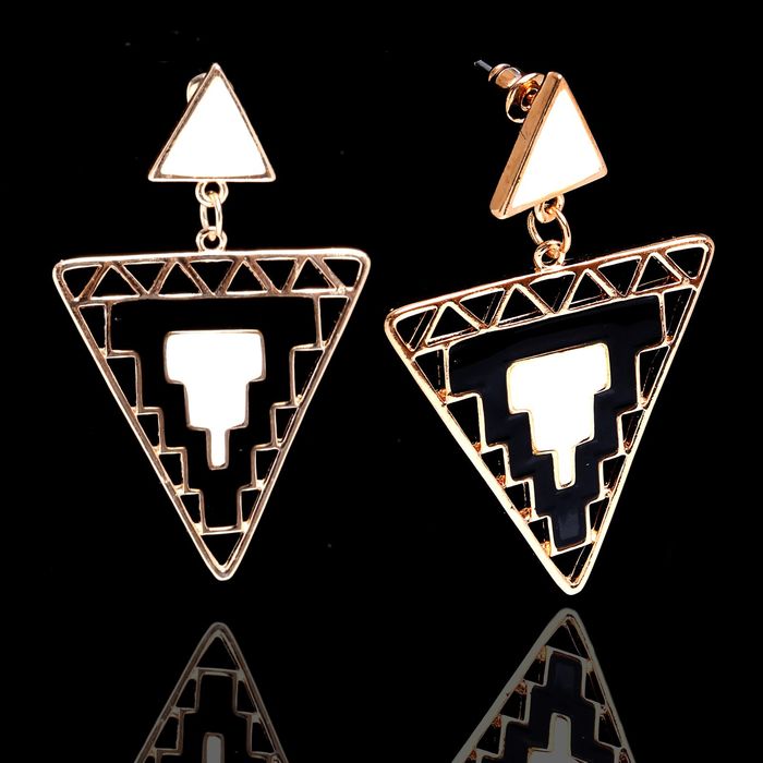 Серьги эмаль "Треугольники" стиль, цвет чёрно-белый в золоте