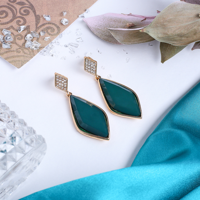 Серьги со стразами "Капля" с ромбом, цвет зелёно-белый в золоте