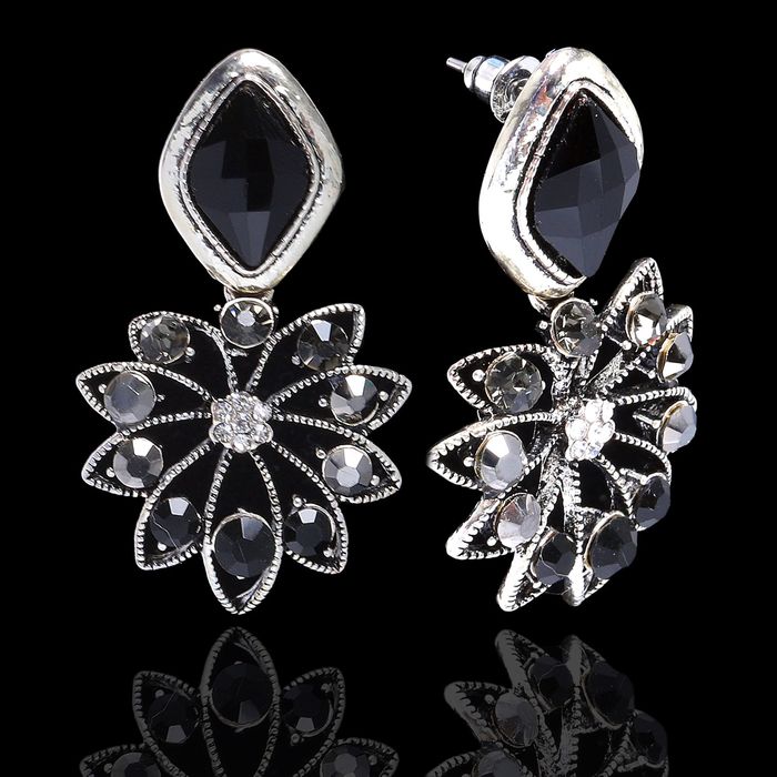 Серьги со стразами "Цветок" элегантный, цвет серо-чёрный в чернёном серебре
