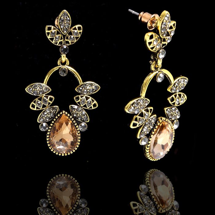 Серьги со стразами "Капля" восторг, цвет бело-золотой в чернёном золоте