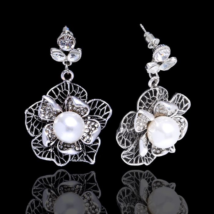 Серьги с жемчугом "Цветок розы", цвет белый в чернёном серебре