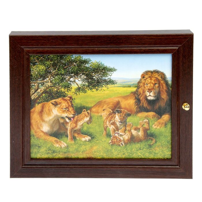 Ключница "Львы" венге 26х31 см