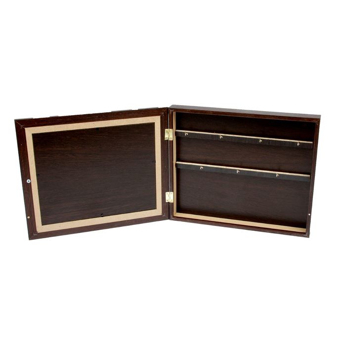 Ключница "Волки" венге 26х31 см