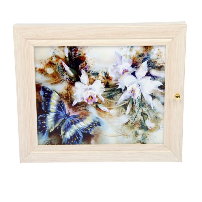 Ключница  "Бабочка" молочный дуб 26х31 см