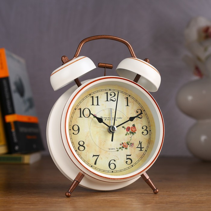 Будильник d=11,5см, белый с потертостями, на циферблате premium retro frame