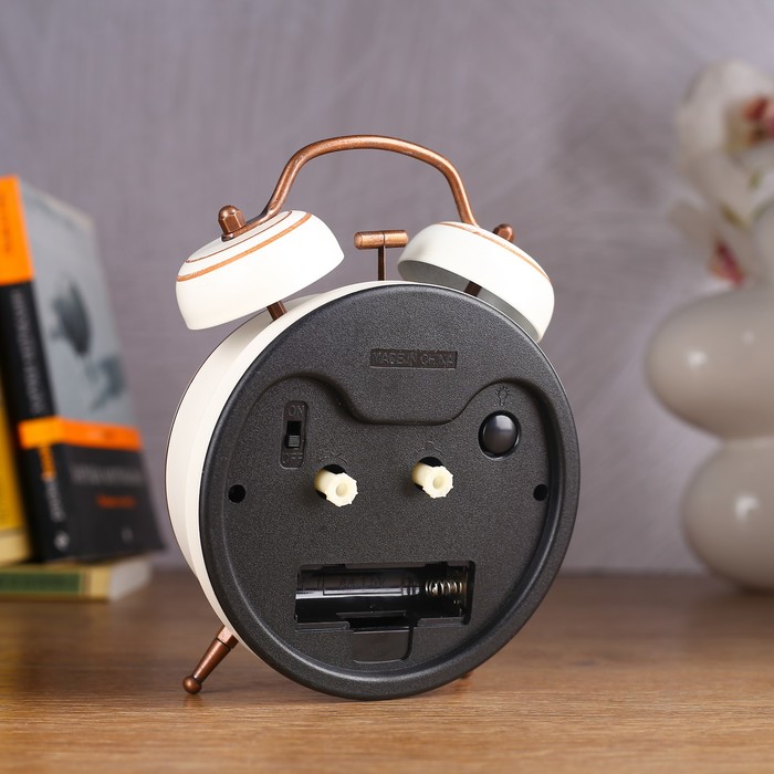 Будильник d=11,5см, белый с потертостями, на циферблате premium retro frame