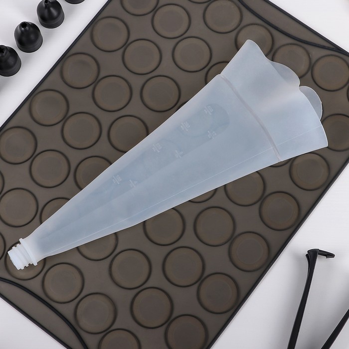 Набор для приготовления макарун: коврик 40х30 см, мешок силиконовый, 7 насадок, лопатка (ячейка 3,5 см)