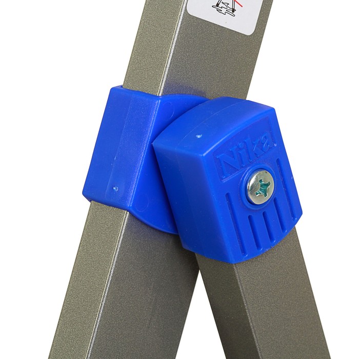 Стремянка комбинированная Nika СКА3, высота до рабочей площадки 620 мм, 3 ступени