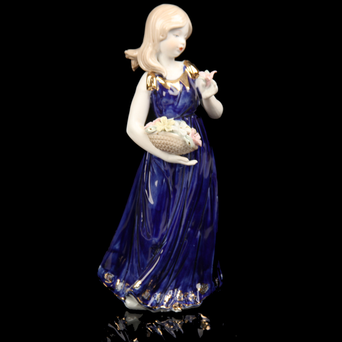 Сувенир керамика "Девочка в синем платье с корзинкой цветов" 30х13х9,5 см