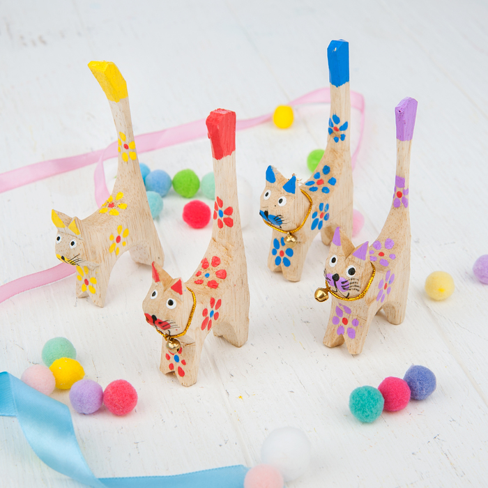 Кошка цветная с длинным хвостом, дерево албезия МИКС