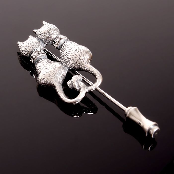 Брошь "Двойняшки", цвет белый в чернёном серебре