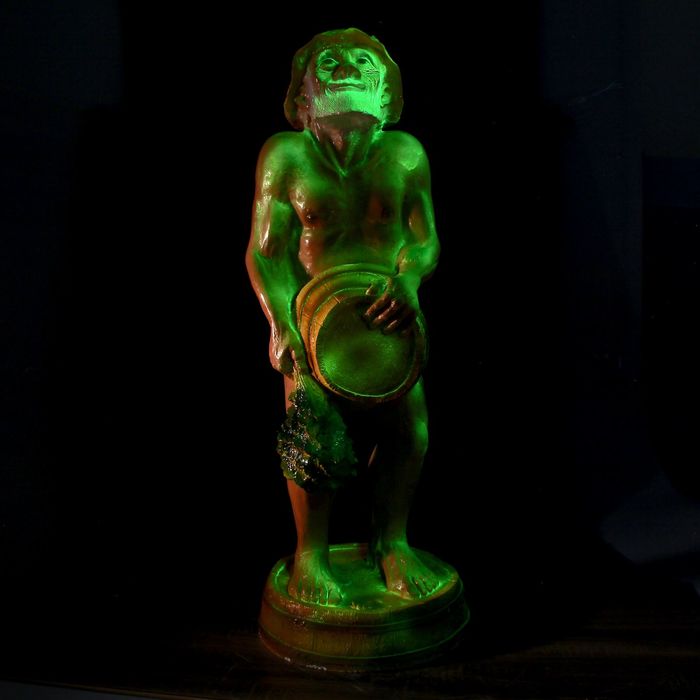 Садовая фигура светящаяся «Банщик»