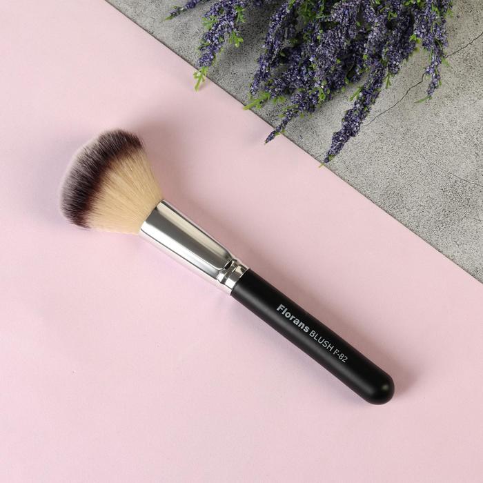 Кисть для пудры и румян, скруглённая