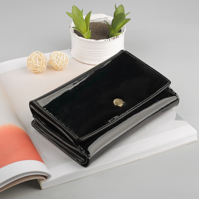 Кошелёк женский на кнопке, 4 отдела, отдел для кредиток и монет, цвет чёрный