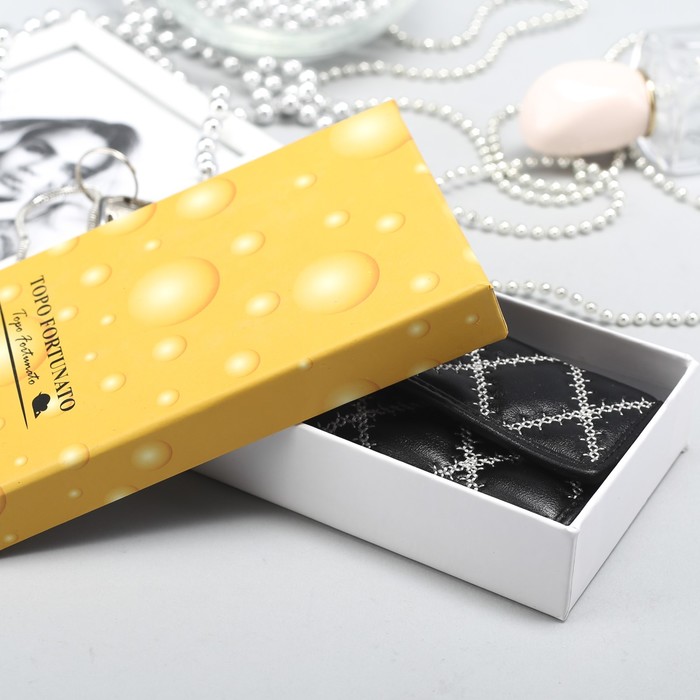 Футляр для ключей "Кожа ягненка", 6 карабинов, внутренний карман, цвет чёрный