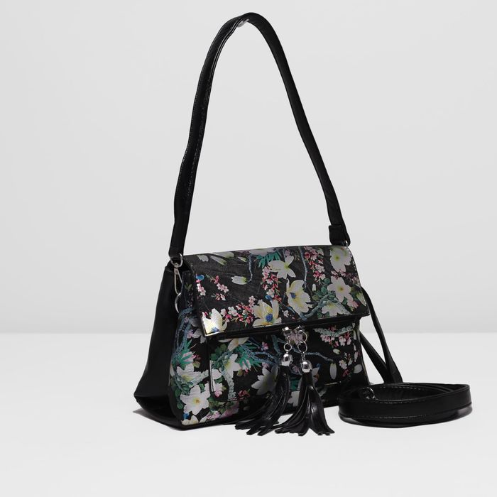 Сумка женская на молнии, 2 отдела, 3 наружных кармана, регулируемый ремень, цвет чёрный