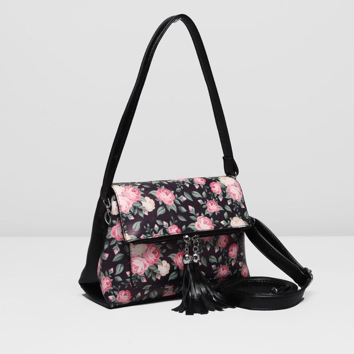 Сумка женская на молнии, 2 отдела, 3 наружных кармана, регулируемый ремень, цвет чёрный