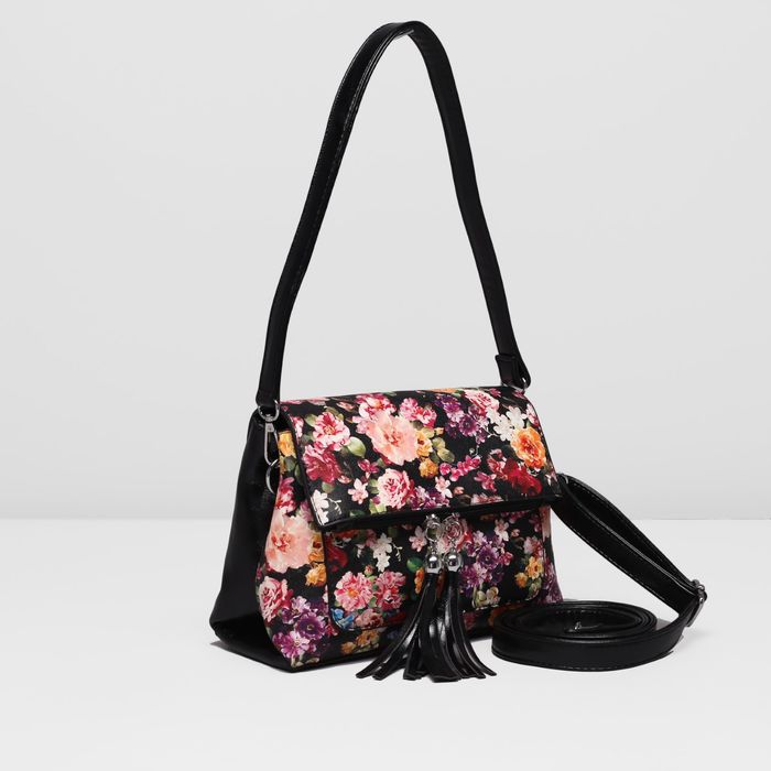 Сумка женская на молнии, 2 отдела, 3 наружных кармана, регулируемый ремень, цвет чёрный