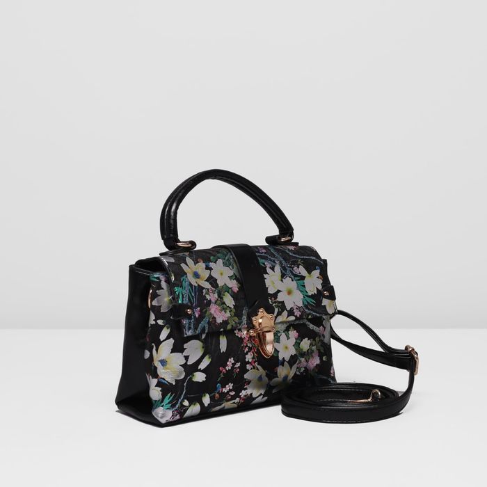 Сумка женская на молнии, 2 отдела, наружный карман, регулируемый ремень, цвет чёрный