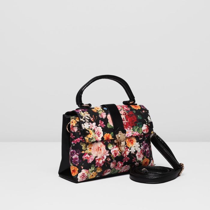 Сумка женская на молнии, 2 отдела, наружный карман, регулируемый ремень, цвет чёрный